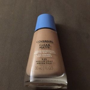 COVERGIRL Clean Matte #535 Medium Light